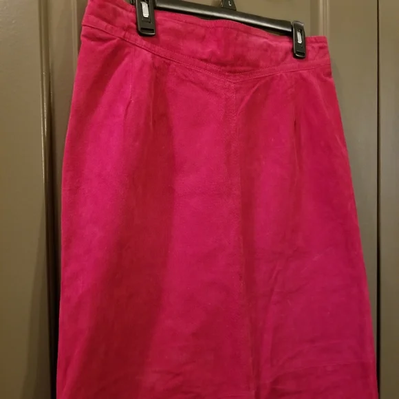 Vintage 70s Fuschia Suede Pencil Skirt Size Large - Picture 2 of 12
